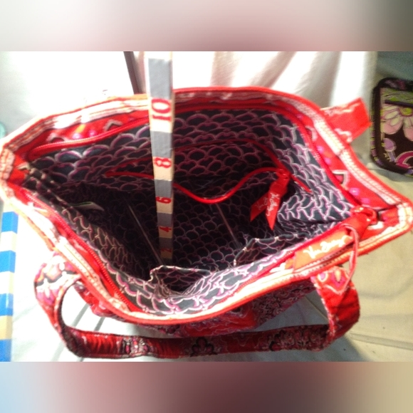Red Motif Vera Bradley Small Tote § - Picture 8 of 12